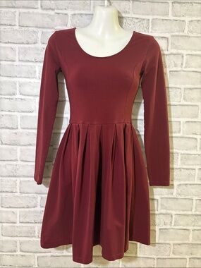 Talula Long Sleeve Pleated Skater Dress in Wine, size XS